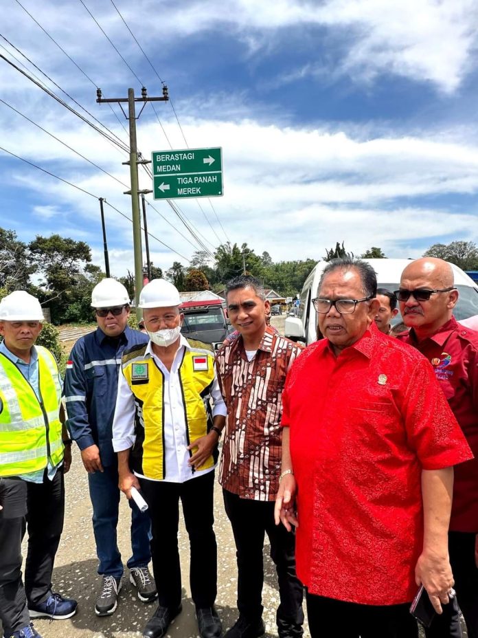 Wakil Bupati Karo Theopilus Ginting Bersama Ketua DPRDSU Tinjau Jalan Simpang Tongkoh-Simpang Sinaman